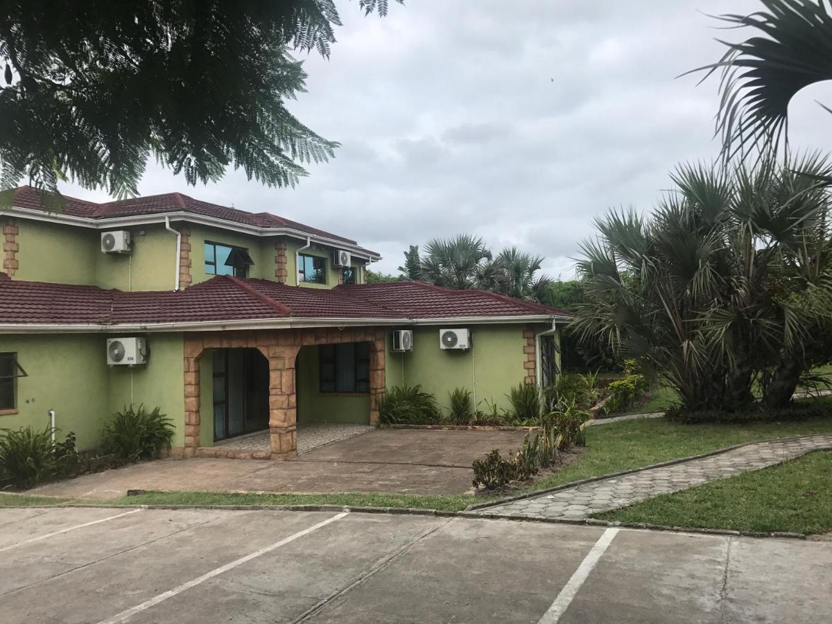 Sodwana Road Holiday Lodge Sodwana Bay Exterior photo